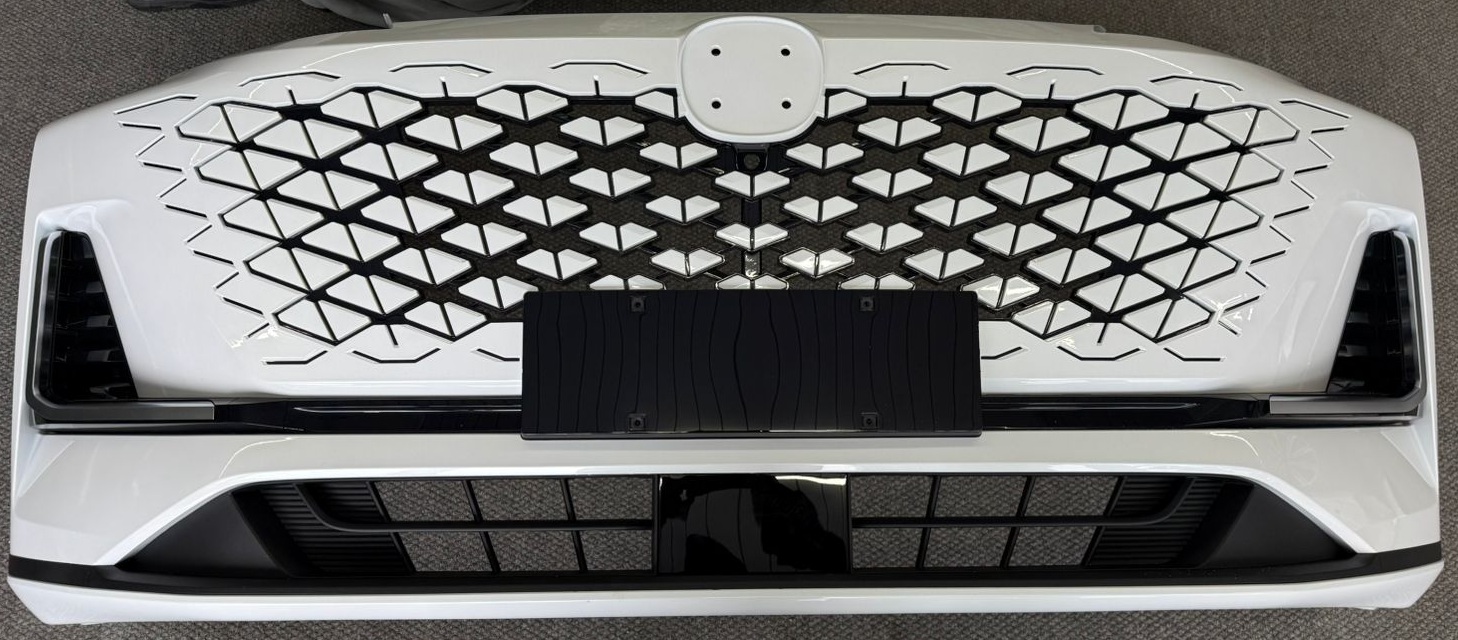 Бампер в сборе белый цвет