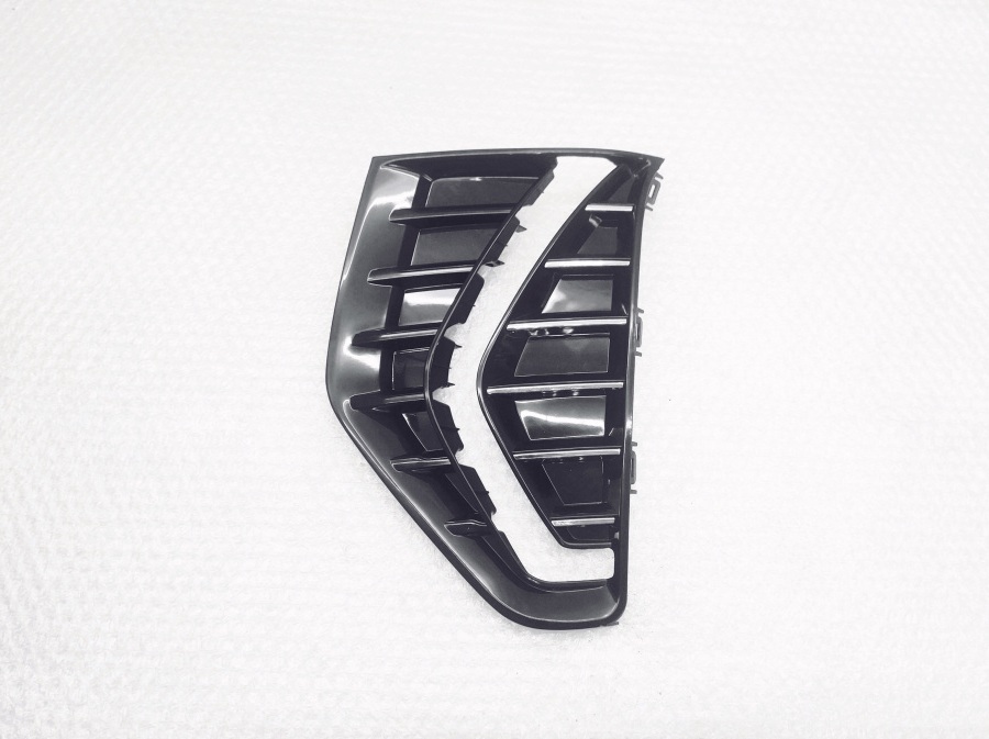 Накладка противотуманной фары левый  2021-2026