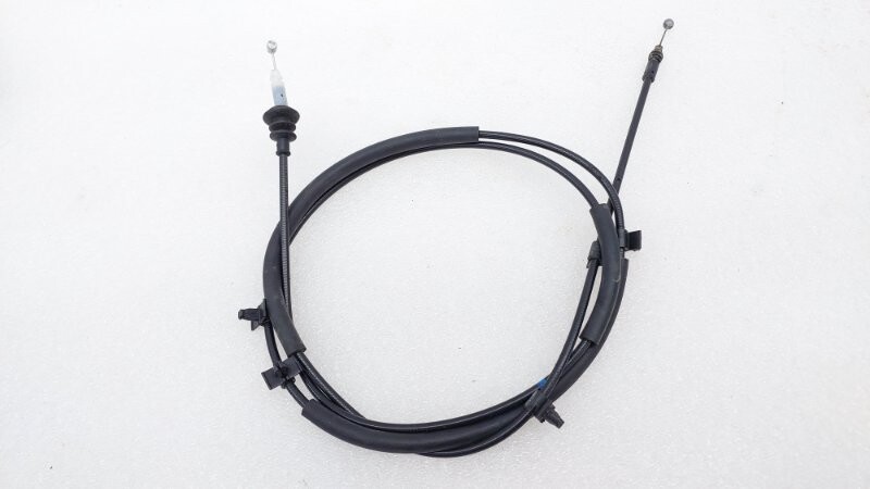 Трос открытия замка капота
