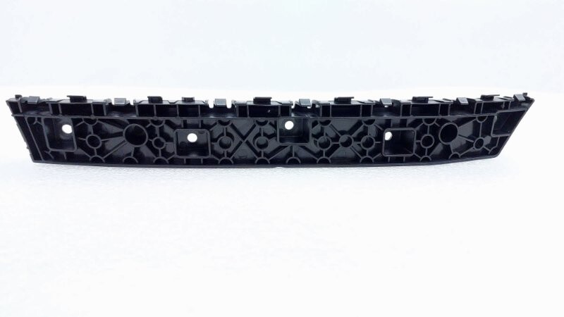 Крепление бампера к крылу заднее правая